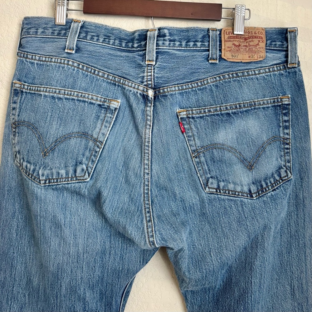 Levi’s 501 Original Button Fly 33x34 Distressed Light Wash Straight Jeans - Picture 5 of 10